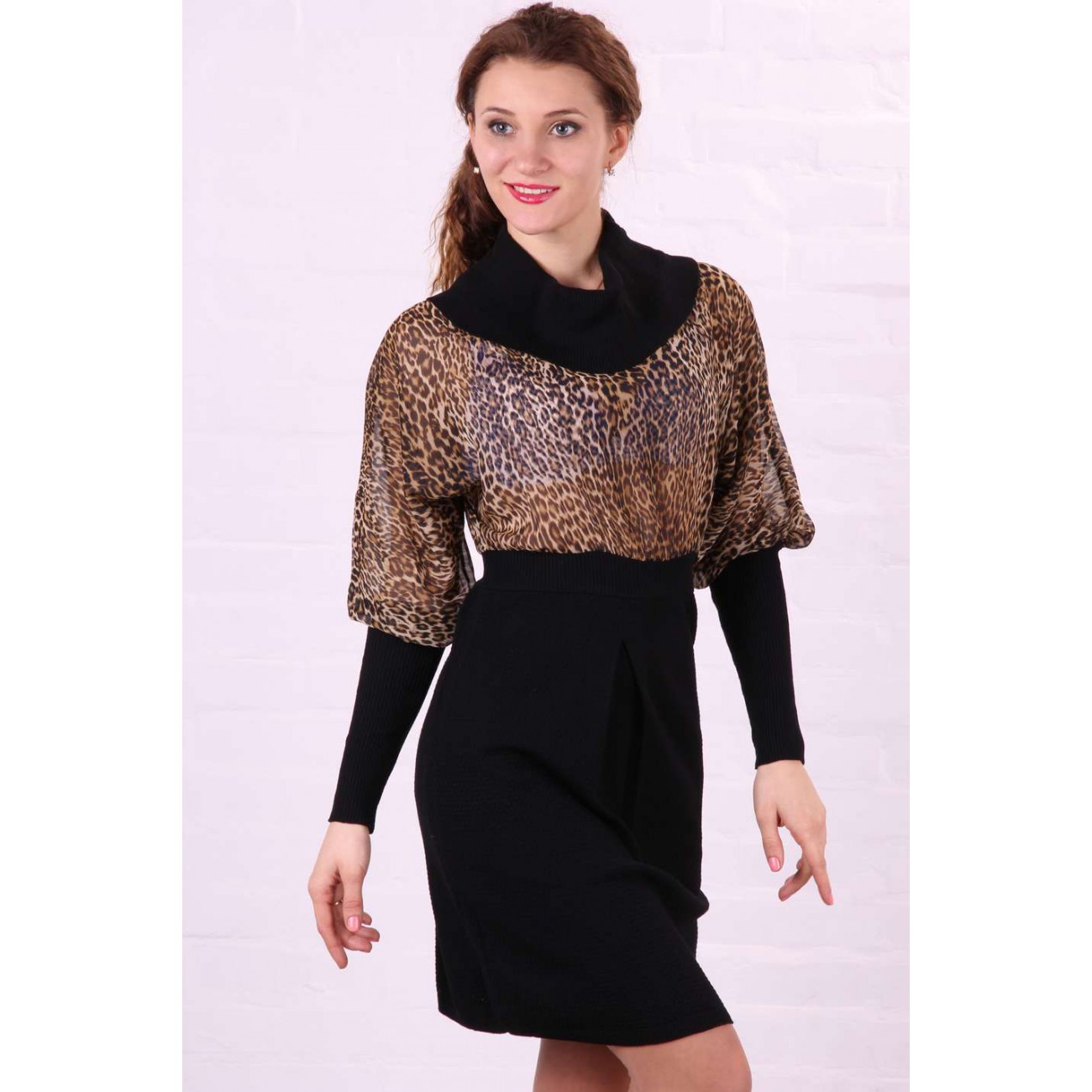 Платье с шифоновым цельно-кроенным рукавом Платье с шифоновым цельно-кроенным рукавом